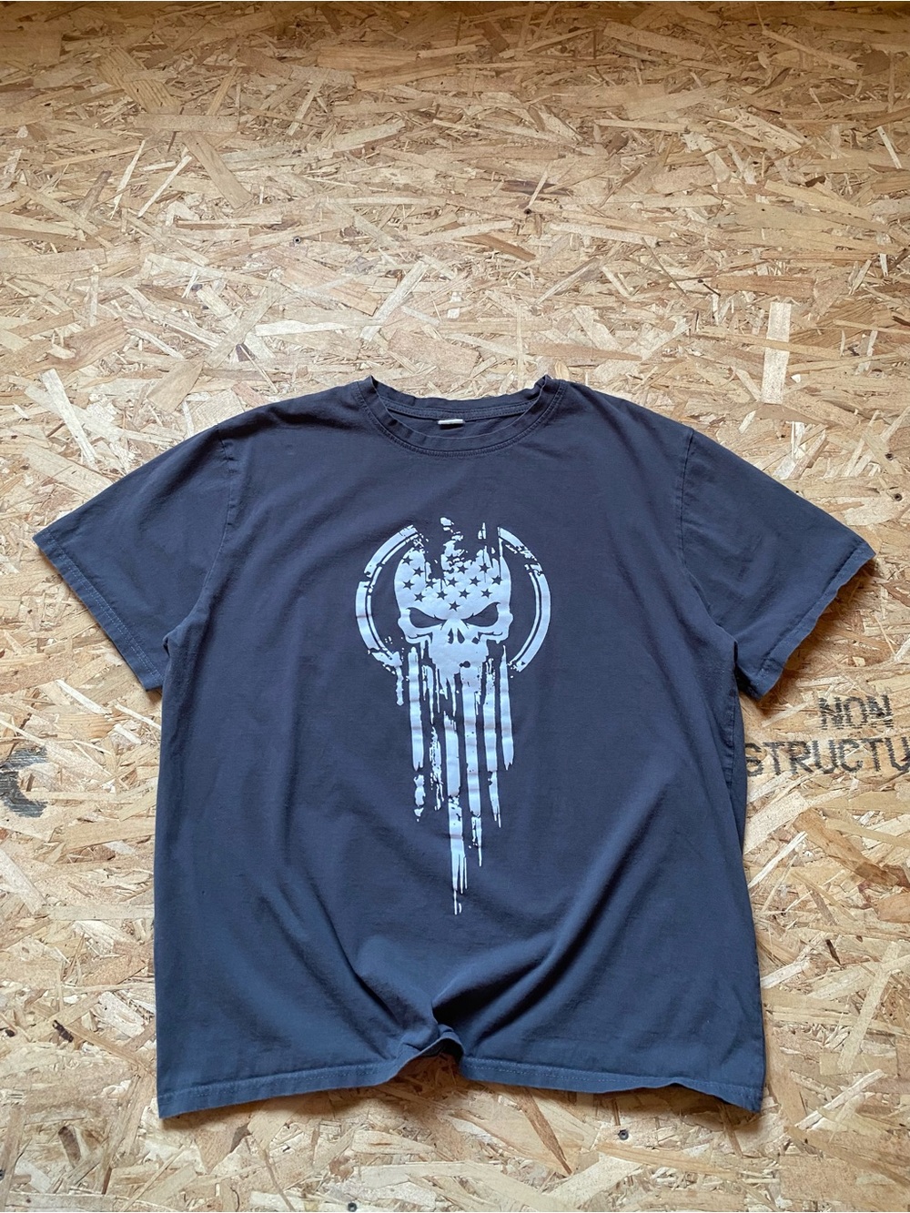 Men's Grey The Punisher  Graphic Skull Tee - Distressed American Flag Design